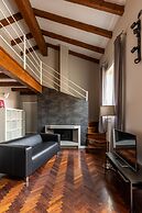 Wooden Design Apartment by Wonderful Italy