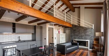 Wooden Design Apartment by Wonderful Italy