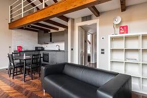 Wooden Design Apartment by Wonderful Italy