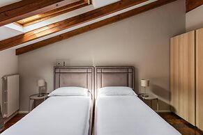 Wooden Design Apartment by Wonderful Italy