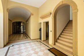 Wooden Design Apartment by Wonderful Italy