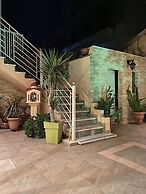 Oasis Garden Apartment