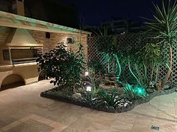 Oasis Garden Apartment