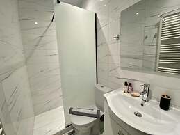 Oasis Garden Apartment