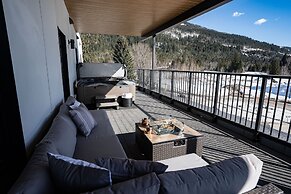 The Big Deck by Revelstoke Vacations