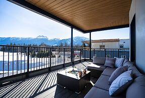 The Big Deck by Revelstoke Vacations