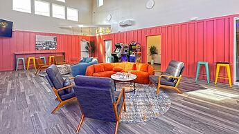 The Commons - Urban Coastal Lodging