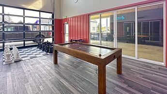 The Commons - Urban Coastal Lodging