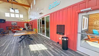 The Commons - Urban Coastal Lodging