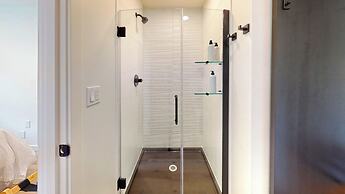 The Commons - Urban Coastal Lodging