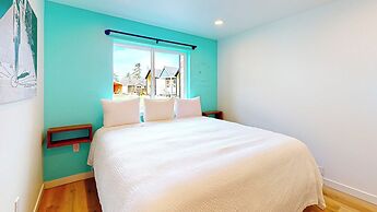 The Commons - Urban Coastal Lodging