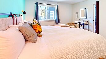 The Commons - Urban Coastal Lodging