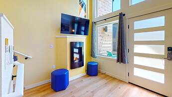 The Commons - Urban Coastal Lodging