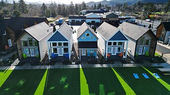 The Commons - Urban Coastal Lodging