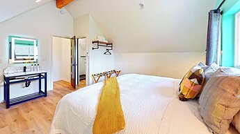 The Commons - Urban Coastal Lodging