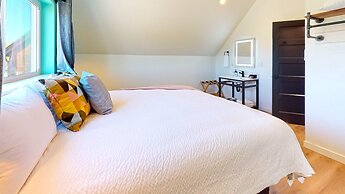 The Commons - Urban Coastal Lodging