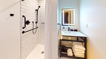 The Commons - Urban Coastal Lodging