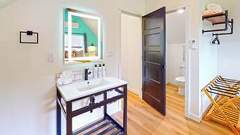 The Commons - Urban Coastal Lodging