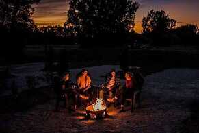 Pumpkin Hotels Corbett, Tusk N Wood