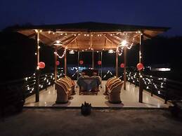 Pumpkin Hotels Corbett, Tusk N Wood