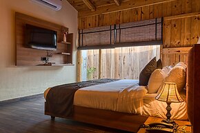 Pumpkin Hotels Corbett, Tusk N Wood