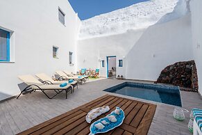 Santorita Suites