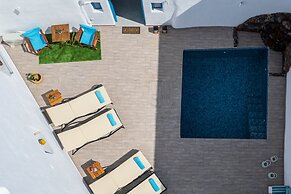 Santorita Suites