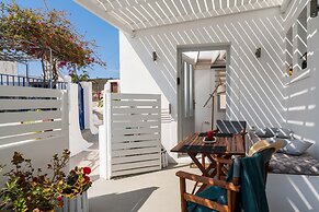 Santorita Suites