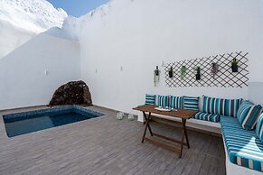 Santorita Suites