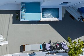 Santorita Suites