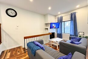 Chic Townhome with Garage Dt MTL