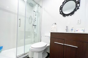 Chic Townhome with Garage Dt MTL