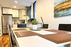 Chic Townhome with Garage Dt MTL