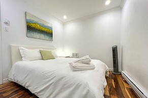 Chic Townhome with Garage Dt MTL