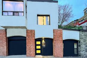 Chic Townhome with Garage Dt MTL