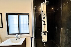 Chic Townhome with Garage Dt MTL