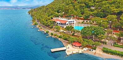 CLUB BELLAMARE  BEACH