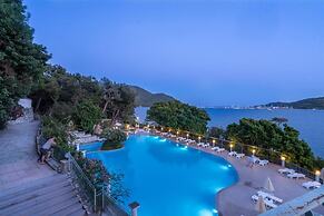 CLUB BELLAMARE  BEACH