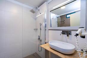 CLUB BELLAMARE  BEACH