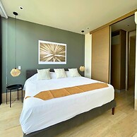 New Downtown Condo with Rooftop Pool