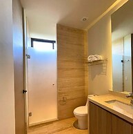 New Downtown Condo with Rooftop Pool