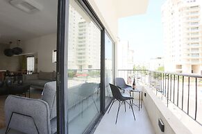 AirTLV-Bazel Apartment With Balcony