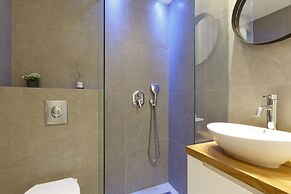 AirTLV-Bazel Apartment With Balcony