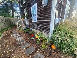 Marblehead Oasis 3 Bedroom Townhouse by RedAwning