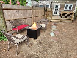Marblehead Oasis 3 Bedroom Townhouse by RedAwning