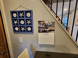 Marblehead Oasis 3 Bedroom Townhouse by RedAwning