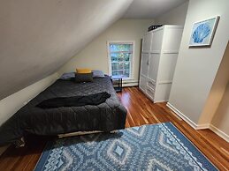 Marblehead Oasis 3 Bedroom Townhouse by RedAwning