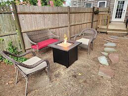 Marblehead Oasis 3 Bedroom Townhouse by RedAwning