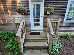 Marblehead Oasis 3 Bedroom Townhouse by RedAwning