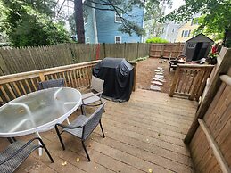 Marblehead Oasis 3 Bedroom Townhouse by RedAwning